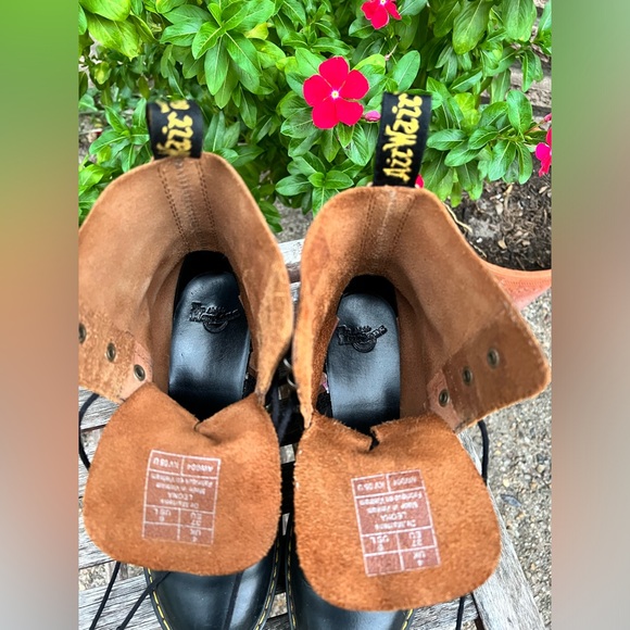 Dr Marten Leona Black Leather Docs Size 6 - Picture 8 of 9